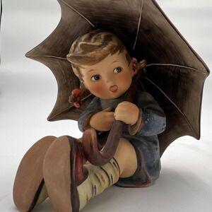 Goebel Hummel Umbrella Girl 152/0 B 1957 5" Figurine Vintage from Germany.